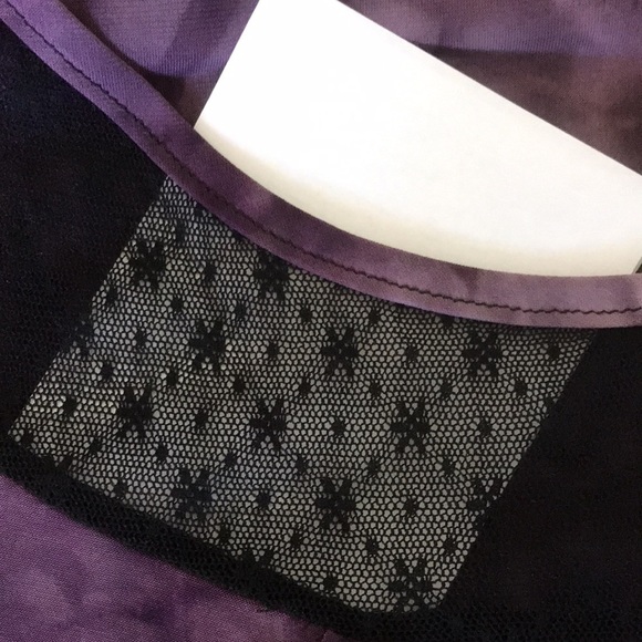 ❇️4/$20 Tie dye lace insert top - Picture 4 of 5